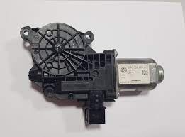 6R0959801A  VOLKSWAGEN  POLO 15- ÖN KAPI CAM MOTORU OEM